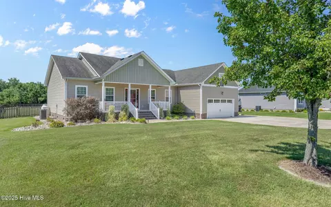 140 Moyock Landing Dr, Moyock, NC 27958