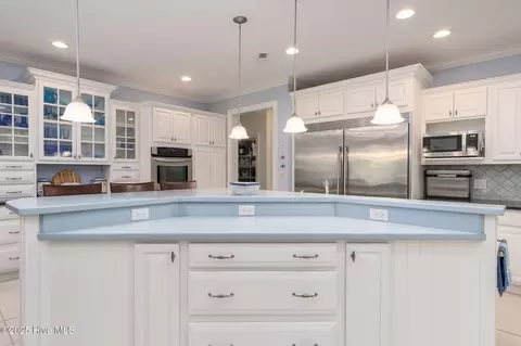 Kitchen - 400 Island Dr, Chocowinity, NC 27817 photo 3 of 12