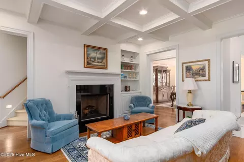 Living - 400 Island Dr, Chocowinity, NC 27817 photo 2 of 4