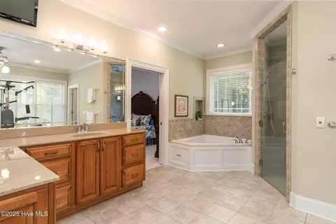 Bath - 400 Island Dr, Chocowinity, NC 27817 photo 7 of 14