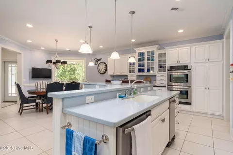 Kitchen - 400 Island Dr, Chocowinity, NC 27817 photo 6 of 12