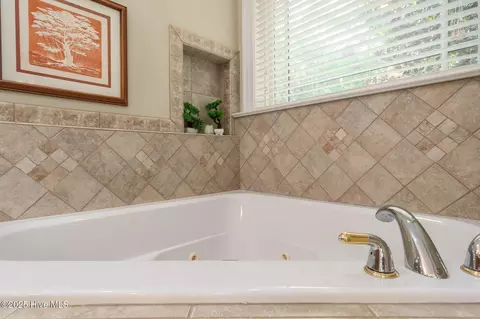Bath - 400 Island Dr, Chocowinity, NC 27817 photo 9 of 14