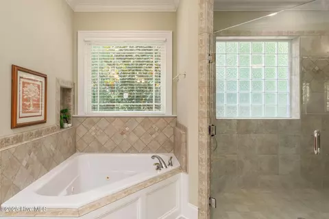Bath - 400 Island Dr, Chocowinity, NC 27817 photo 8 of 14