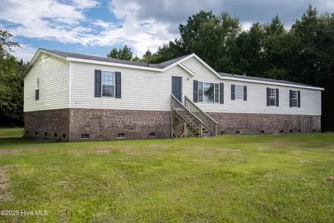 636 Community Center Dr, Kinston, NC 28504