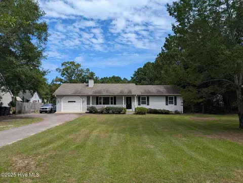 1406 Eastview Dr, Aberdeen, NC 28315