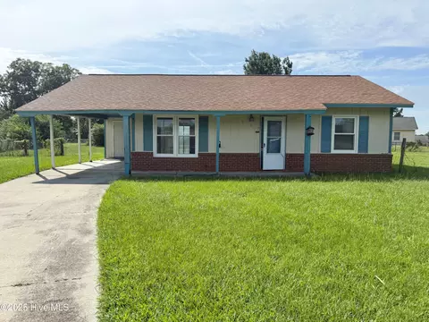 1037 Yukon Ct, Jacksonville, NC 28546