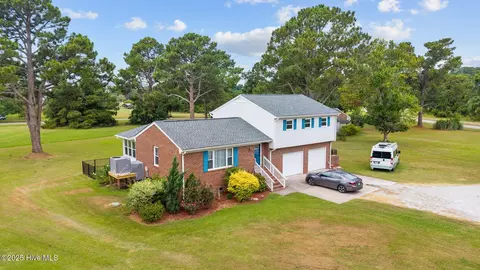 5302 Bogue Dr, Oriental, NC 28571