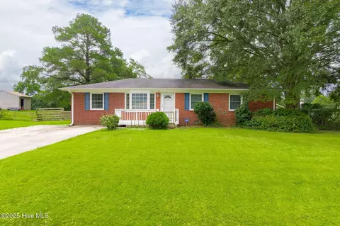 107 Aspen Ln, Jacksonville, NC 28540