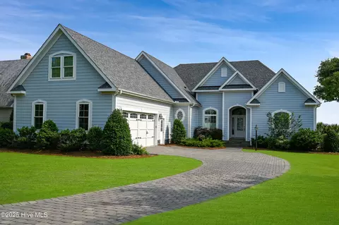 143 Camp Morehead Dr, Morehead City, NC 28557