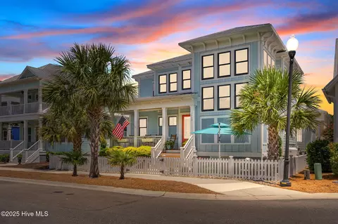 1229 Croaker Ln, Carolina Beach, NC 28428