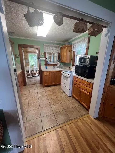 Kitchen - 743 Island View Rd, Bath, NC 27808 photo 4 of 5