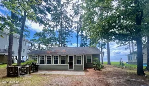 743 Island View Rd, Bath, NC 27808