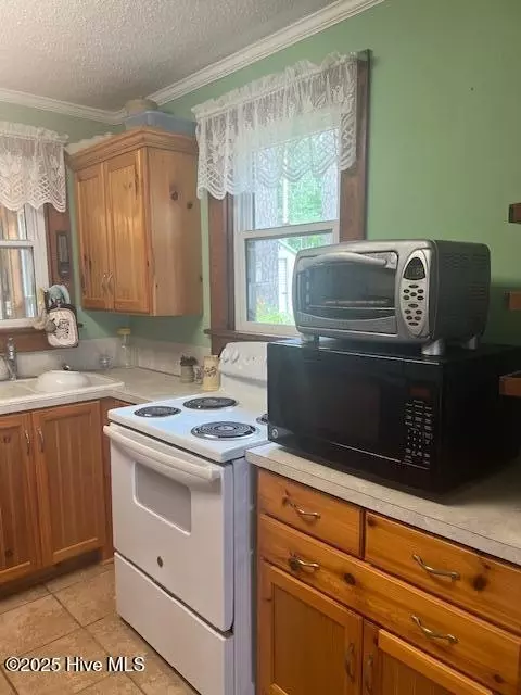Kitchen - 743 Island View Rd, Bath, NC 27808 photo 2 of 5