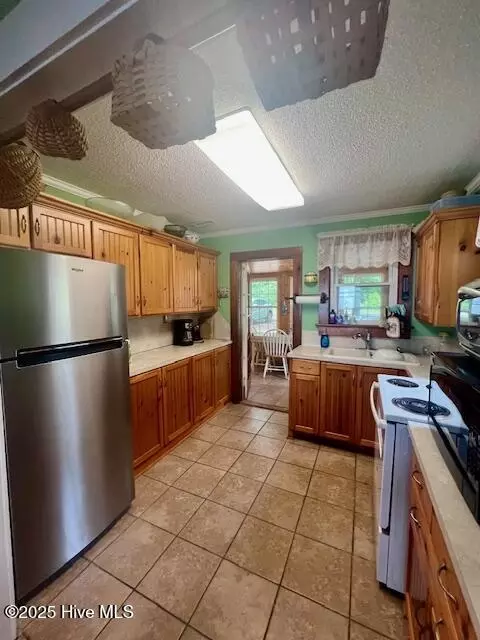 Kitchen - 743 Island View Rd, Bath, NC 27808 photo 3 of 5