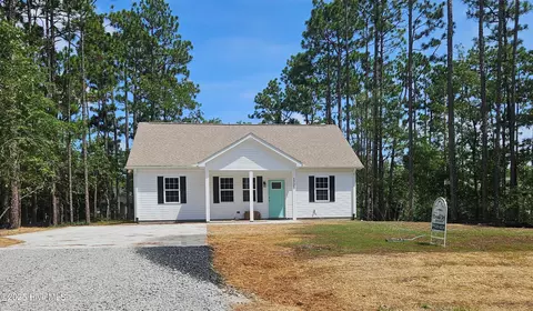 1720 Raeford Rd, Southport, NC 28461