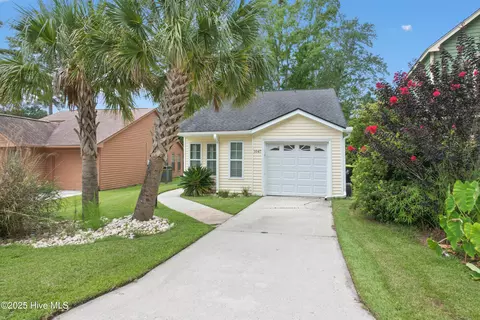 1047 Valley Dr, Calabash, NC 28467