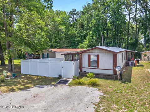 9274 Bonaparte Dr SW, Calabash, NC 28467