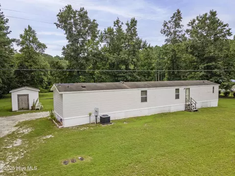 5589 Burgaw Hwy, Maple Hill, NC 28454