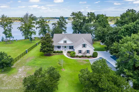 181 Dugald Ln, Hampstead, NC 28443