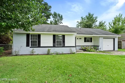 203 Dennis Rd, Jacksonville, NC 28546
