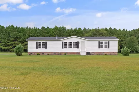 4095 Point Caswell Rd, Atkinson, NC 28421