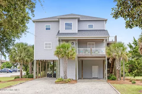 501 Bridgers Ave, Topsail Beach, NC 28445