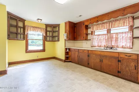 Kitchen - 128 Old Us 17n, Windsor, NC 27983 photo 1 of 2
