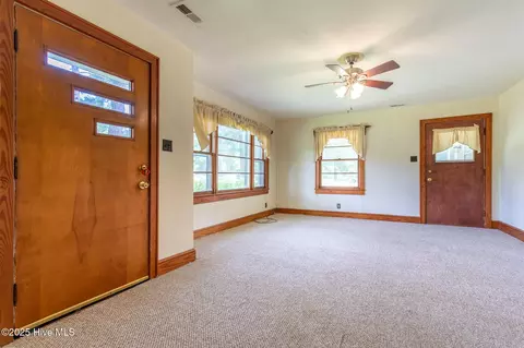 Living - 128 Old Us 17n, Windsor, NC 27983 photo 1 of 2