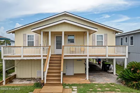 132 Lions Paw Dr, Holden Beach, NC 28462