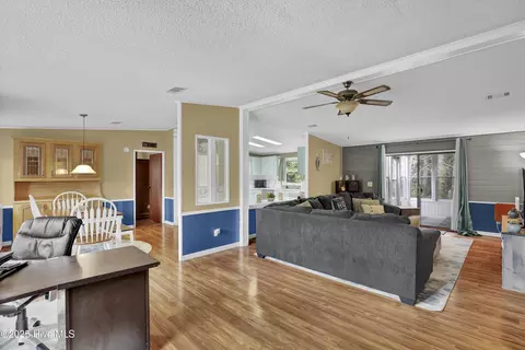 105 Navy Ct, Hampstead, NC 28443 photo 3