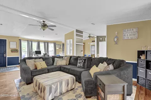 105 Navy Ct, Hampstead, NC 28443 photo 6
