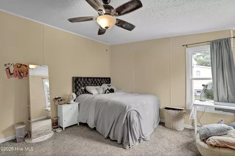 105 Navy Ct, Hampstead, NC 28443 photo 17