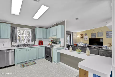 105 Navy Ct, Hampstead, NC 28443 photo 10