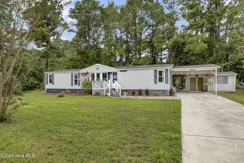 105 Navy Ct, Hampstead, NC 28443