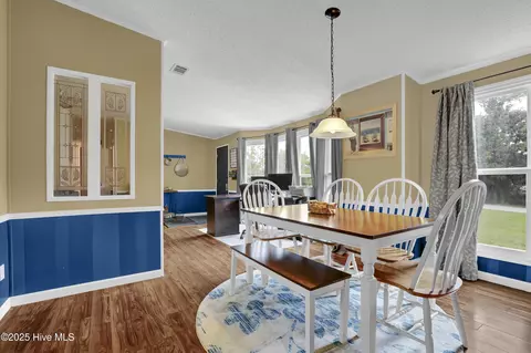 105 Navy Ct, Hampstead, NC 28443 photo 8