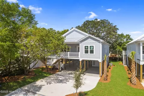 104 NE 36th St, Oak Island, NC 28465