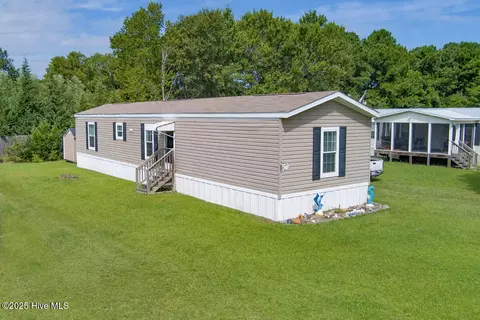 205 Seashore Dr, Swansboro, NC 28584