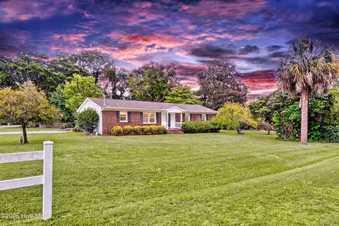 103 Garden Place Dr, Castle Hayne, NC 28429