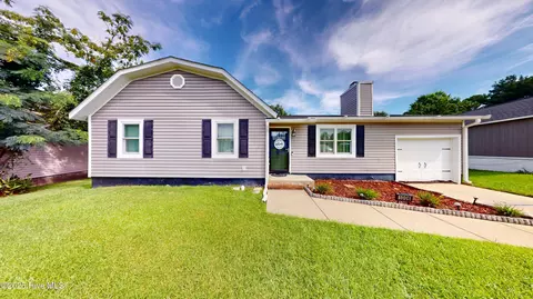 1006 Ridgecrest Ln, Jacksonville, NC 28546