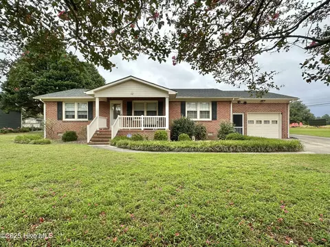 102 Manor Rd, Edenton, NC 27932