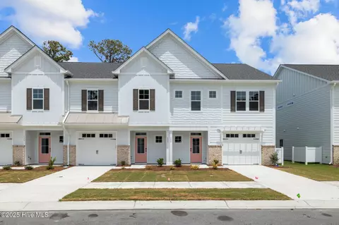 121 Freedom Park Rd, Beaufort, NC 28516