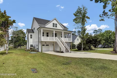 361 Chadwick Shores Dr, Sneads Ferry, NC 28460