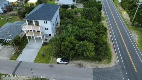 109 Raleigh Ave, Surf City, NC 28445