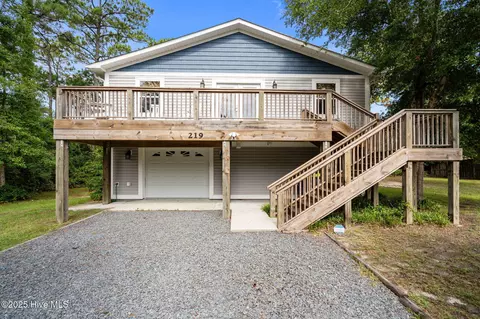219 NE 49th St, Oak Island, NC 28465