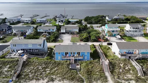 101 Ocean Dr, Emerald Isle, NC 28594