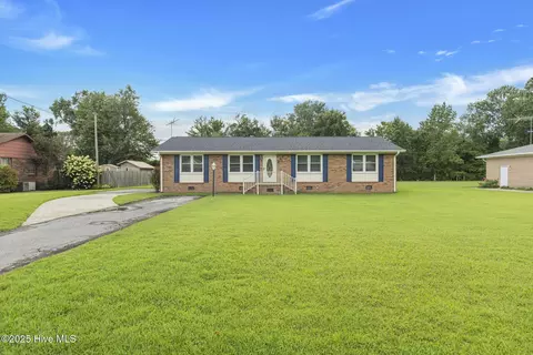 303 Delight Dr, Jacksonville, NC 28546