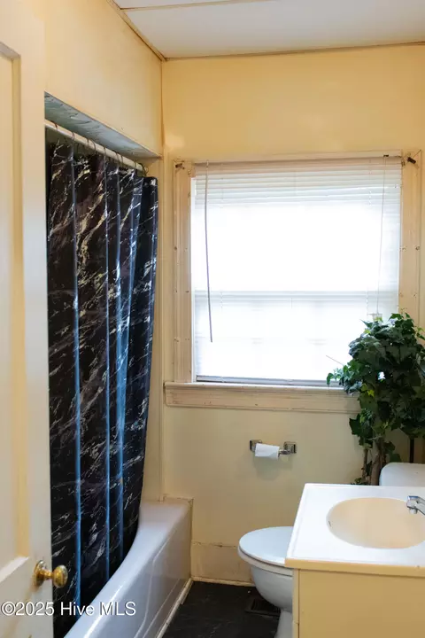 Bath - 913 Faison St E, Wilson, NC 27893 photo 1 of 1