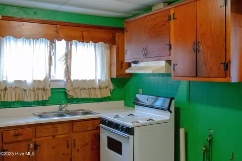 Kitchen - 913 Faison St E, Wilson, NC 27893 photo 2 of 2