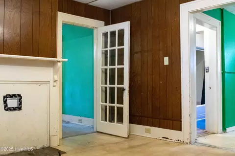 Entry Way - 913 Faison St E, Wilson, NC 27893 photo 2 of 2