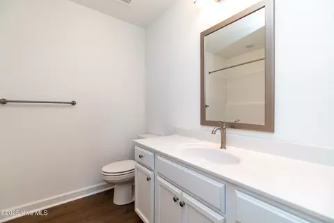 Bath - 307 Iris Cir, Moyock, NC 27958 photo 4 of 8
